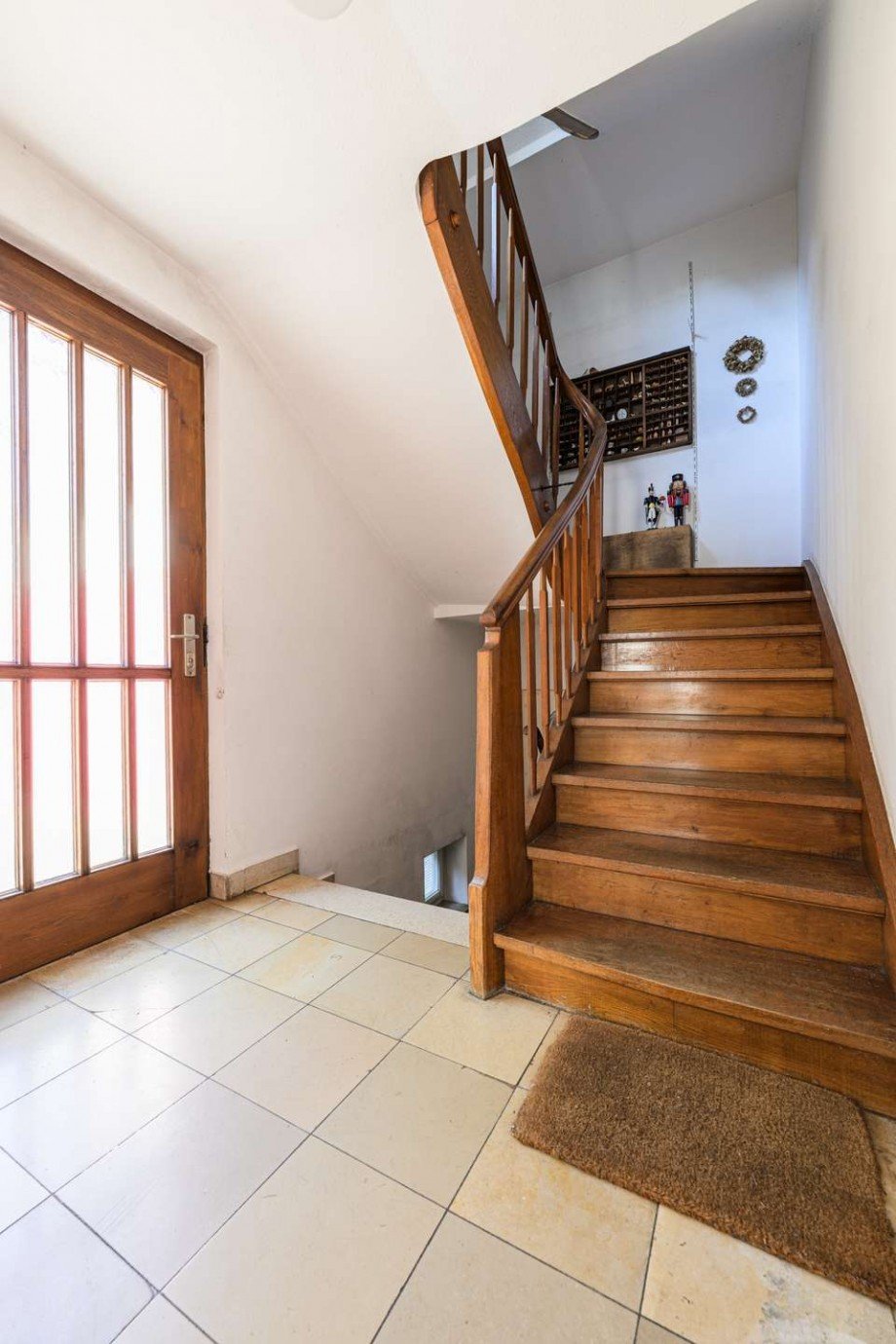 Windfang mit toller Echtholztreppe Einfamilienhaus Ulm