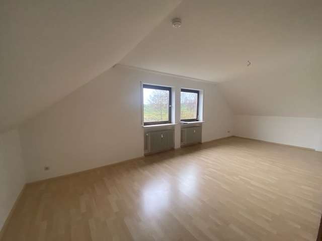 Wohnen-Schlafen 1 Dachgeschosswohnung Jedelhausen