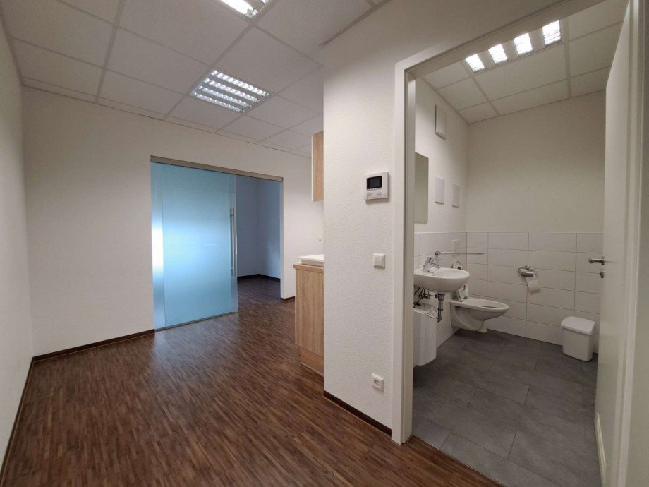 Flur mit WC B�rofl�che Senden