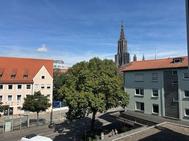 Blick auf das Ulmer M�nster von Eingangsbereich Praxis Ulm