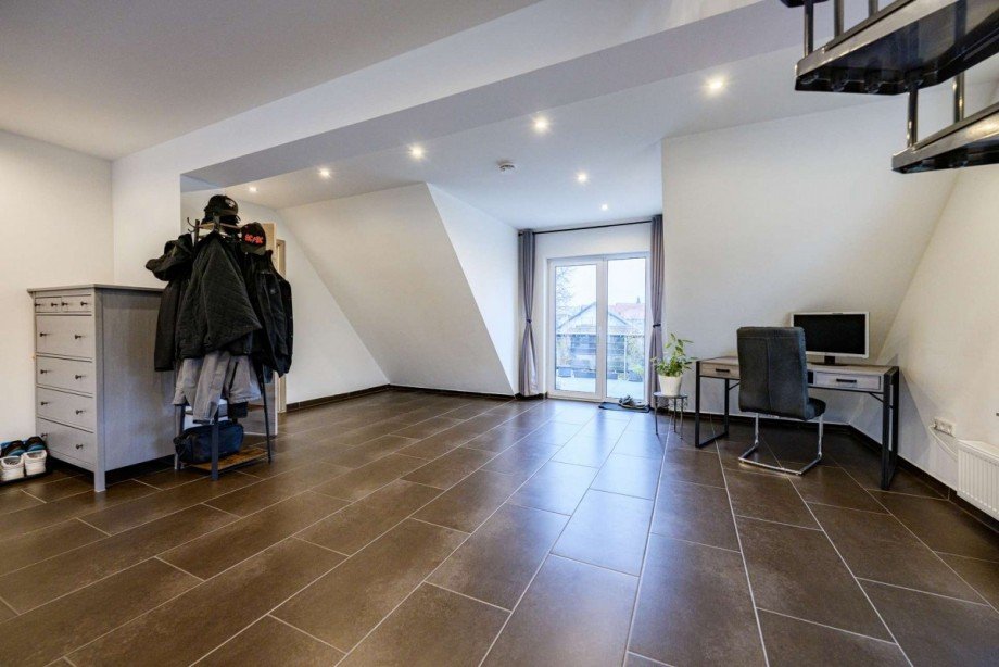 Eingangsbereich, B�roecke und Zugang zum Balkon Maisonettewohnung V�hringen