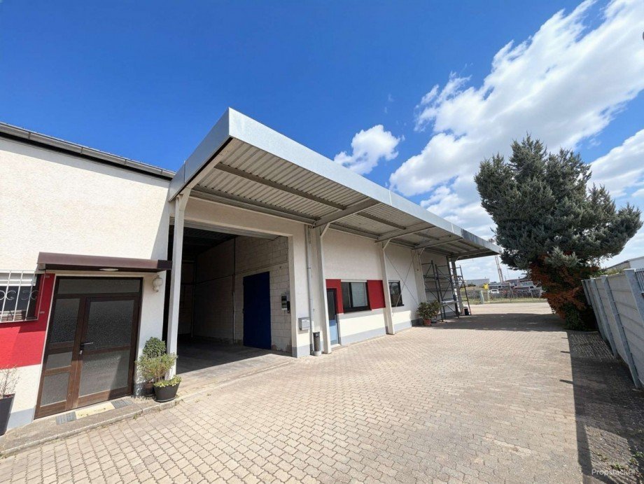 Au�enansicht Richtung Hof Halle / Lager / Produktion Nersingen