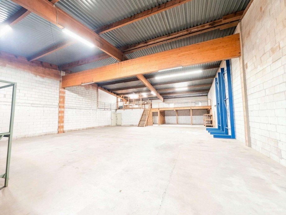 Lagerhalle - Richtung B�ro/Personalraum Halle / Lager / Produktion Nersingen