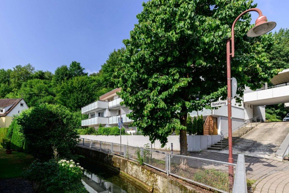 Lauterkanal mit Geb�udeansicht Wohnung Blaustein