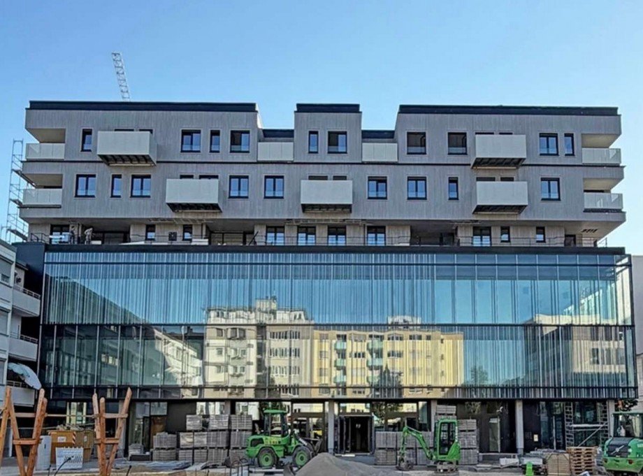 Blick auf den neuen Heiner-Metzger Platz Etagenwohnung Neu-Ulm