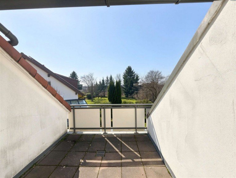 Balkon - (KI generiert) Senden-Aufheim Dachgeschosswohnung *ARCHIV* Ruhig gelegene Dachgeschosswohnung mit ausbaubarer B�hne, Dachterrasse und Balkon!