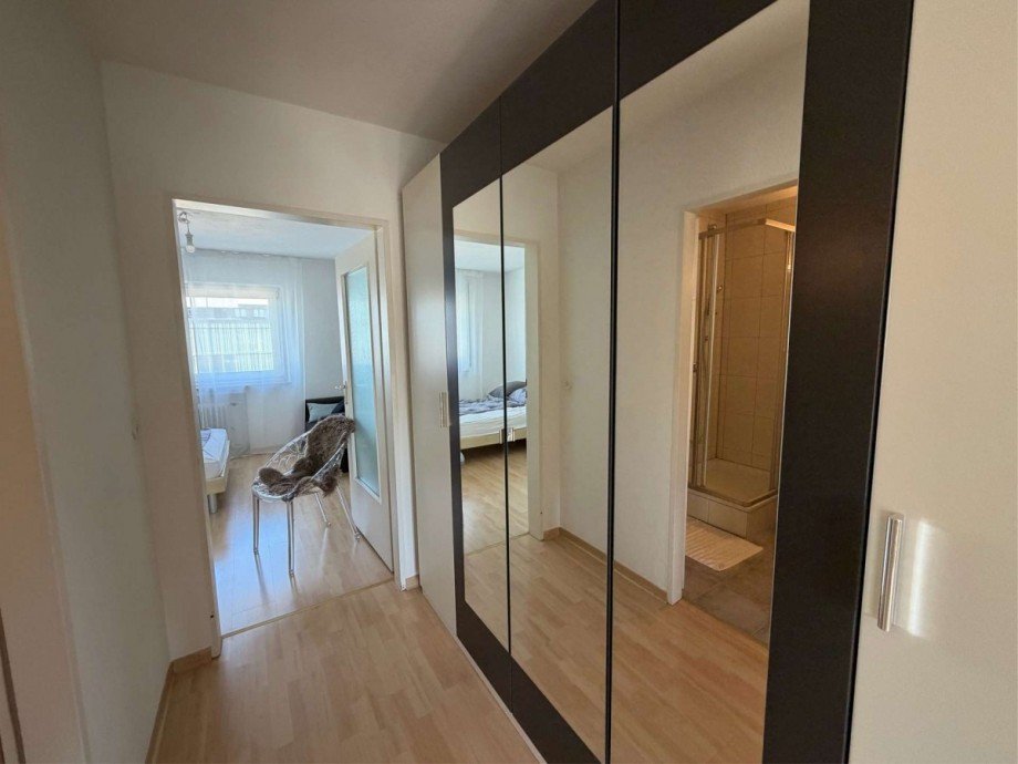 Flur zum Schlafzimmer mit Schrank Etagenwohnung Neu-Ulm