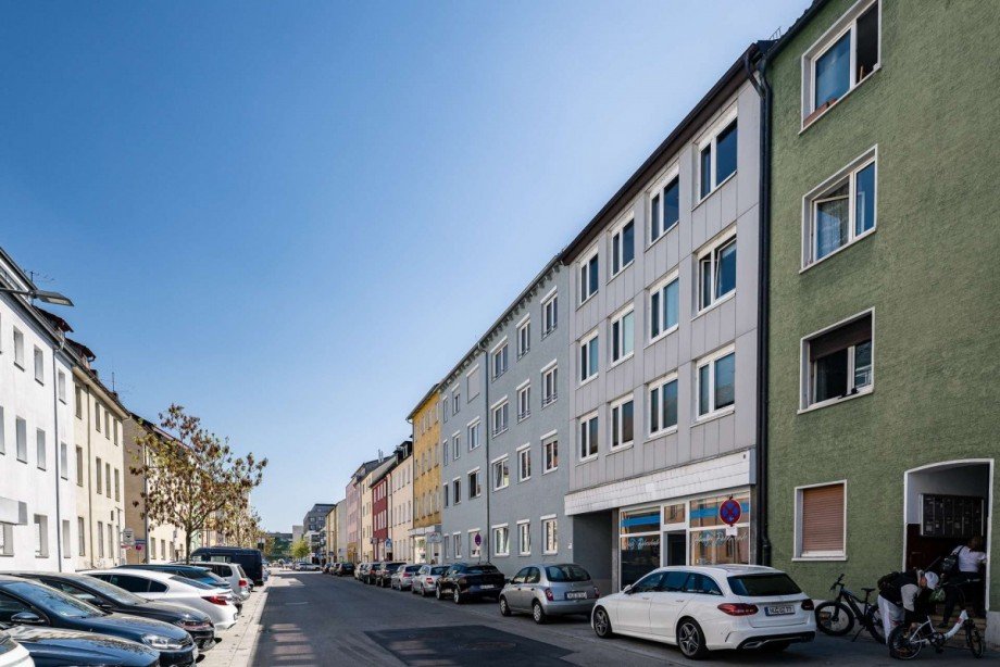 Stra�enbild Mehrfamilienhaus Neu-Ulm