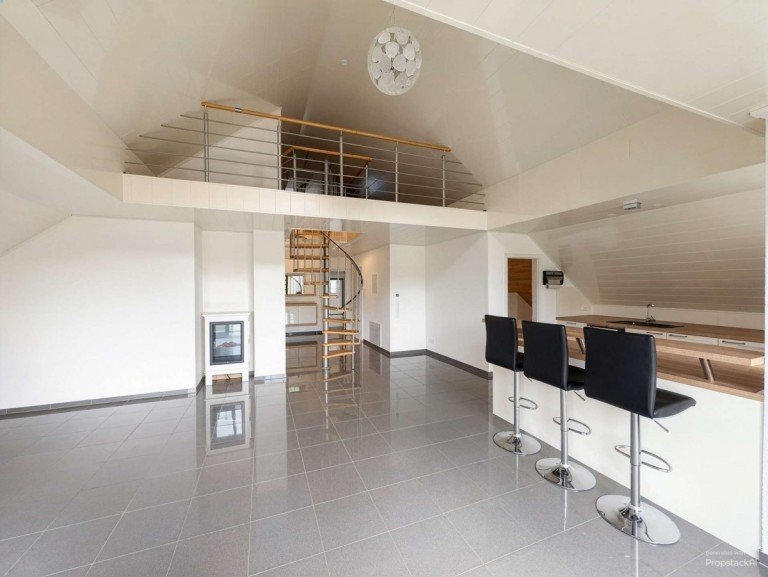 Wohnbereich mit K�che und Blick auf�s Studio Beimerstetten Maisonettewohnung Sofort frei in ruhiger Ortsrandlage - Sonnige 3,5-Zi. Maisonettewohnung in Beimerstetten