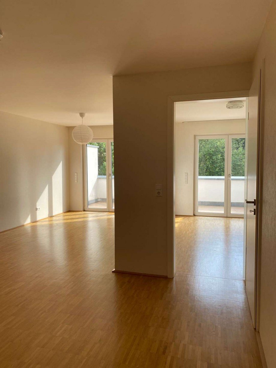 Blick von Bad Richtung Schlafen und Wohnen Etagenwohnung Neu-Ulm