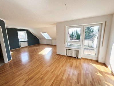 Hauptbild Ruhig gelegene Dachgeschosswohnung mit ausbaubarer B�hne, Dachterrasse und Balkon!