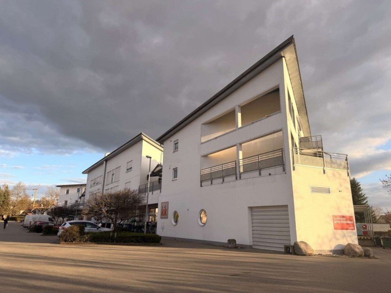 Au�enansicht Geb�ude Wei�enhorn Etagenwohnung *ARCHIV* Charmante 3-Zimmer Wohnung mit TG- Stellplatz und XXL Keller zu verkaufen!