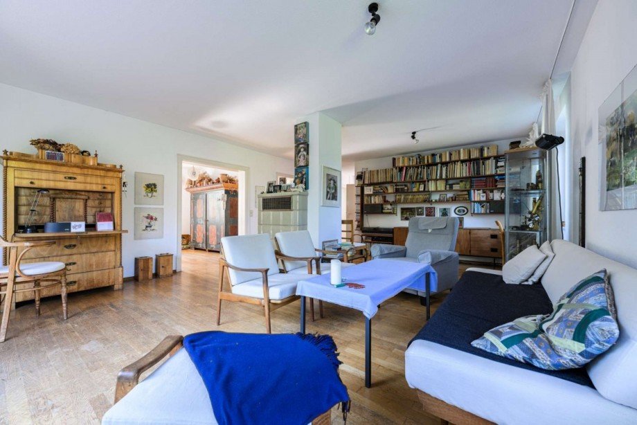 Wohnzimmer mit B�cherecke Einfamilienhaus Ulm