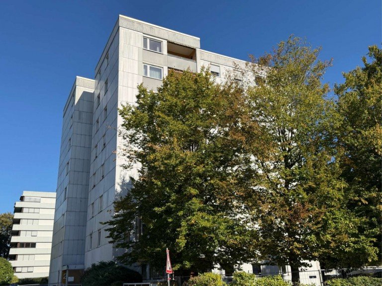 Au�enansicht Hauseingang Neu-Ulm/Pfuhl Etagenwohnung Ideal f�r Singles: Ruhige und sonnige 2-Zimmer-Wohnung mit Balkon in Pfuhl