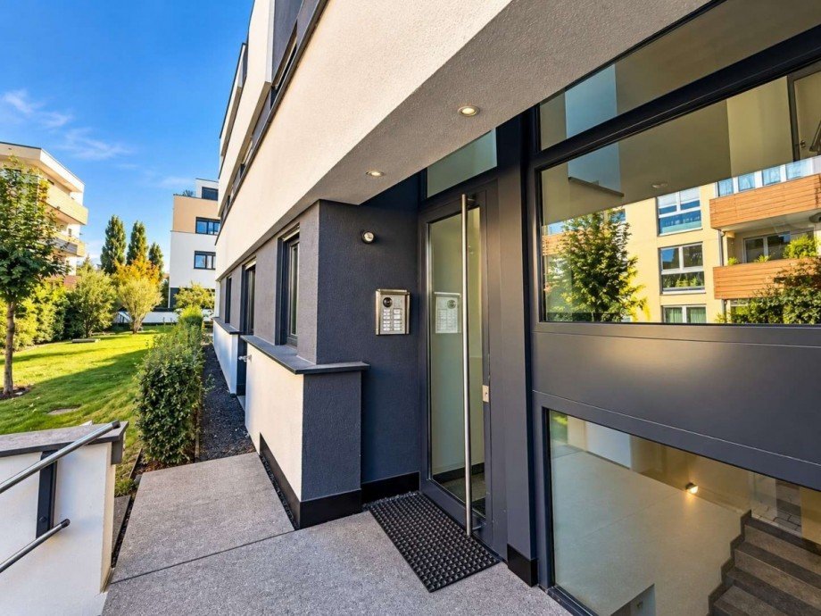 Hauseingang Etagenwohnung Neu-Ulm