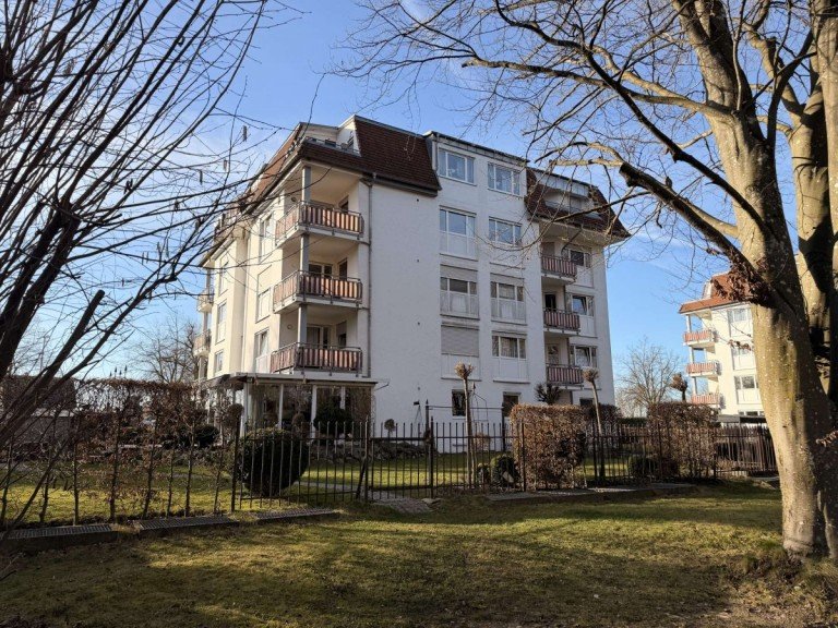 Au�enansicht Geb�ude Wei�enhorn Etagenwohnung *ARCHIV* 2-Zi.-WHG mit zwei Balkonen und TG-Stellplatz in zentraler Lage!