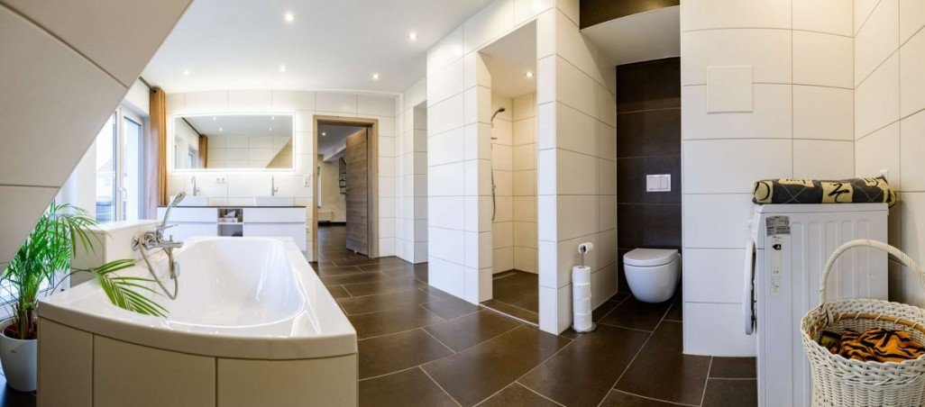 Panorama 4 - Bad - untere Etage Maisonettewohnung V�hringen