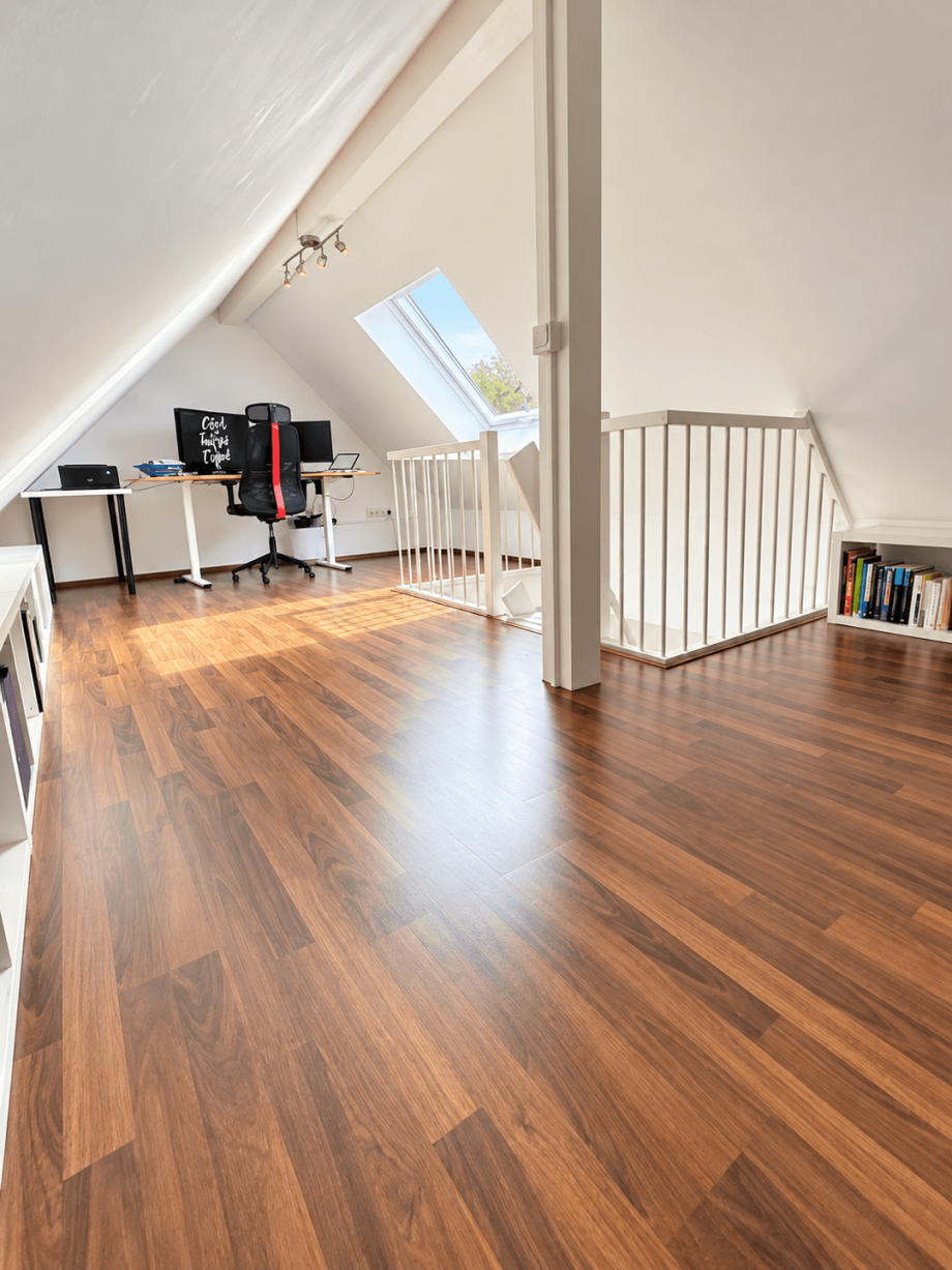 ausgebautes Dachzimmer Maisonettewohnung Neu-Ulm